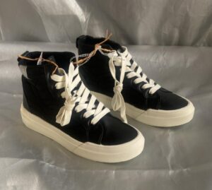 Tenis de Mujer Corte alto.